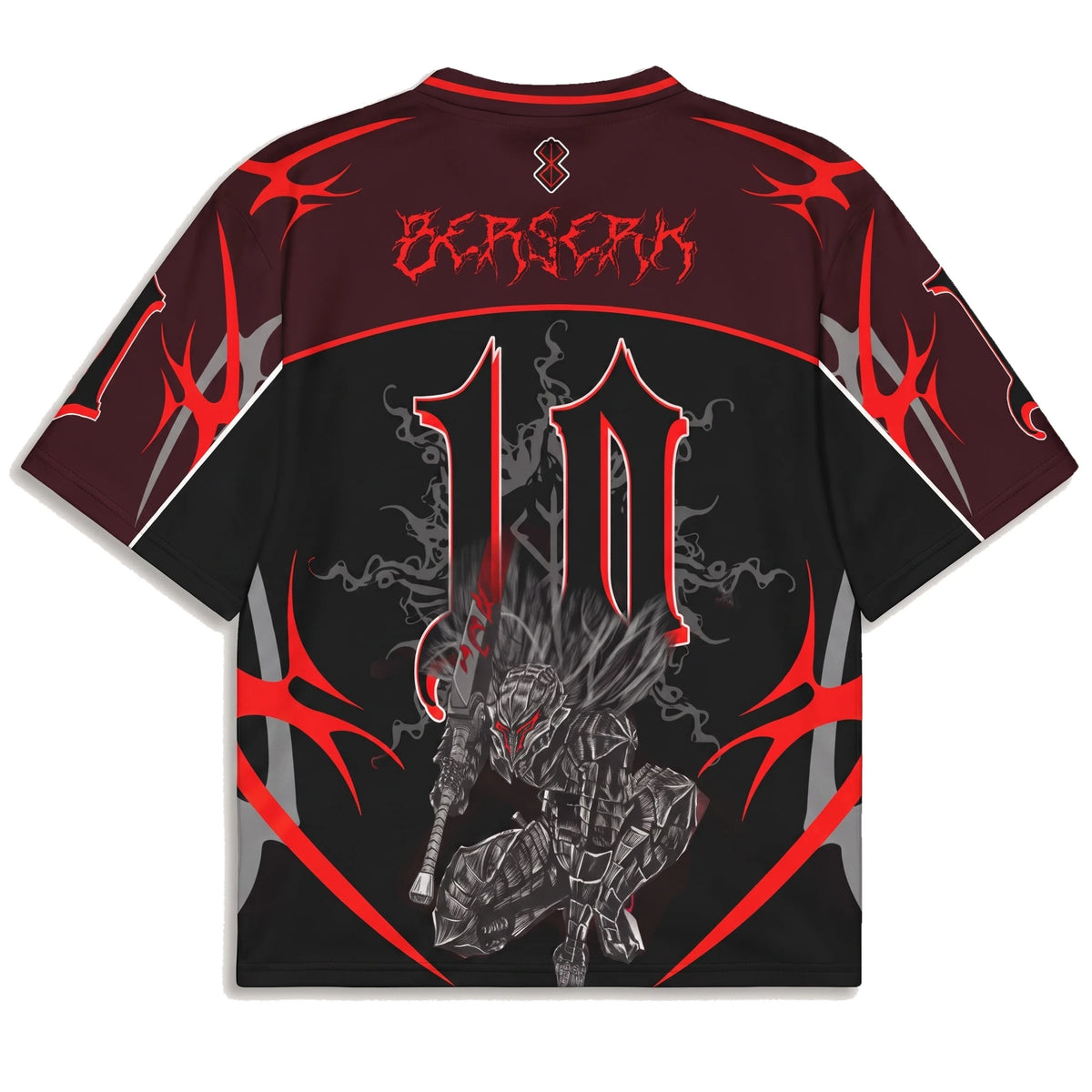 Espalda de la camiseta negra de Berserk con tipografía gótica e ilustración de armadura