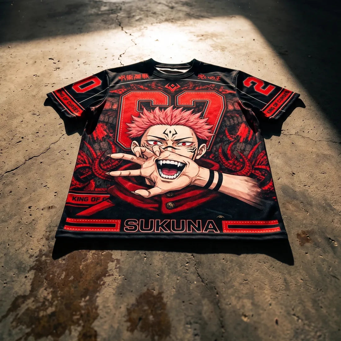 Silueta streetwear con hombro caído